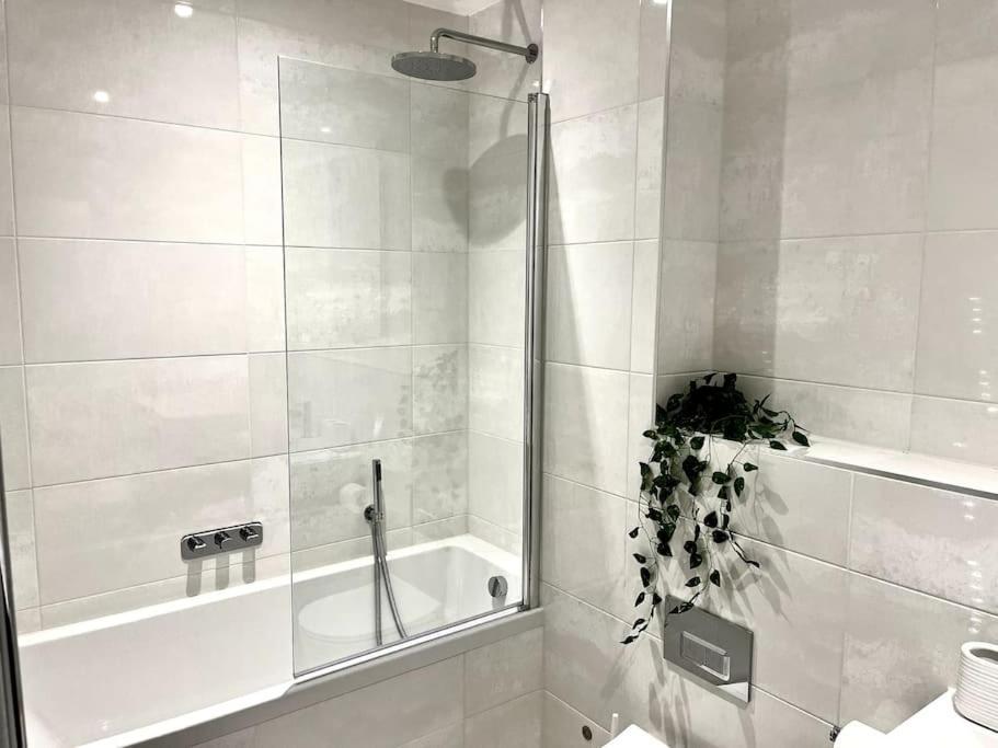 Vila Luxury 3 Bed House W Parking & Garden! 1 Bournemouth Exteriér fotografie