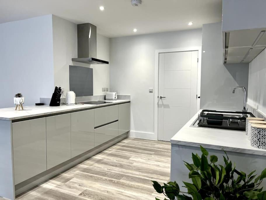 Vila Luxury 3 Bed House W Parking & Garden! 1 Bournemouth Exteriér fotografie
